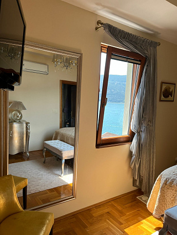 Квартира в Герцег-Нови на продажу с панорамным видом на море